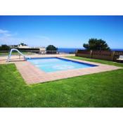 Acogedor apartamento con piscina y vistas al mar
