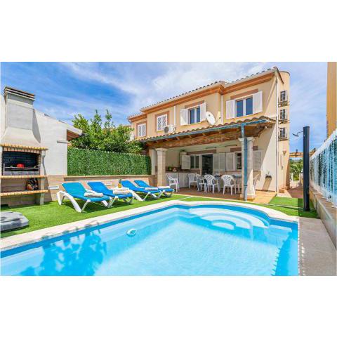 Amazing home in Alcdia with 4 Bedrooms, WiFi and Outdoor swimming pool