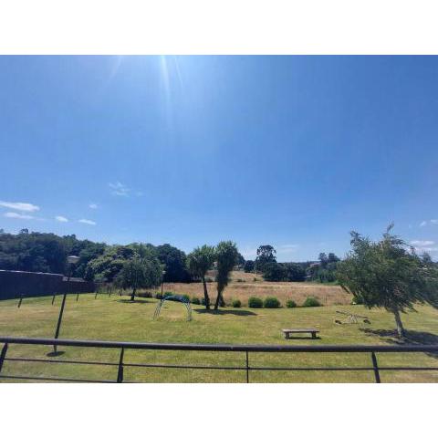 Apartamento con terraza privada, garaje y wifi.