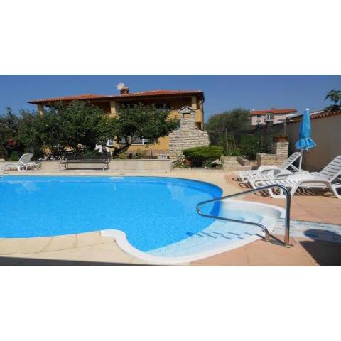 APARTMENT DIKA A 4 FOR 4 PERSONS COUNTRY SIDE NEAR POREČ WITH POOL AND GREEN GARDEN
