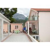 Apartments and rooms with parking space Tucepi, Makarska - 13056
