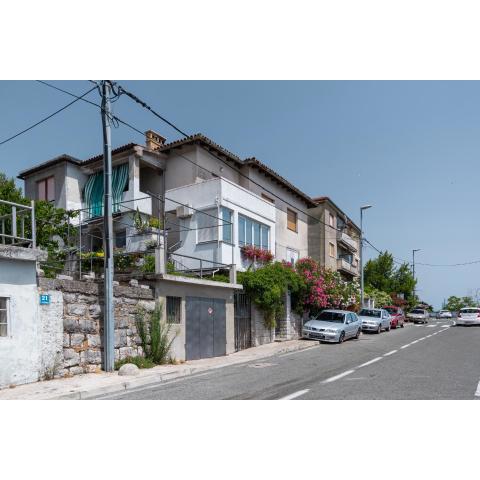 Apartments with WiFi Rijeka - 7825