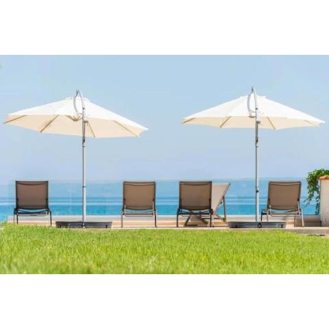 Arelia Beachfront Garden View Apartment