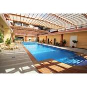 ÁTICO DELUXE entre CENTRO y PLAYA Salinas con TERRAZA, WIFI, PISCINA climatizada, GYM, SAUNA y GARAJE -Smart TV