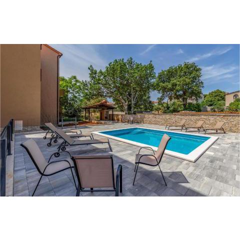 Awesome apartment in Liznjan with Outdoor swimming pool, WiFi and 2 Bedrooms