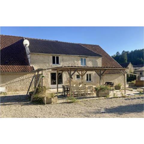 Awesome home in Praslay with Outdoor swimming pool, WiFi and 4 Bedrooms