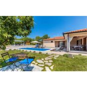 Beautiful home in Kunj with 3 Bedrooms, WiFi and Outdoor swimming pool