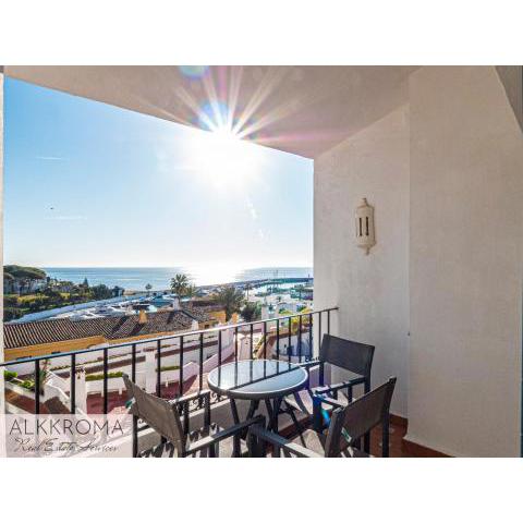 Cabopino Stylish Modern Apartment with WIFI &amp; Parking and great views