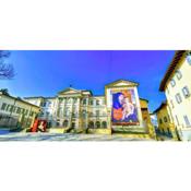 DB House, Town Center Apartment, self check in