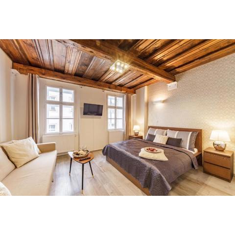 Downtown Royal Apartments