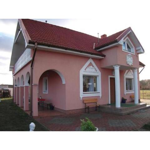 Gemütliches Rosarotes Ferienhaus für 10 Personen zwischen Stettiner Haff und Ückermünder Heide