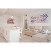 Lujo frente al mar. Luxury on the beachfront.