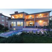 Luxury villa with a swimming pool Pjescana Uvala, Pula - 17131