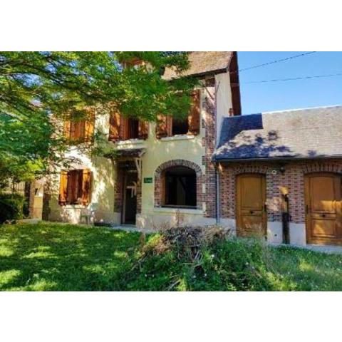 Maison de 3 chambres avec jardin clos et wifi a Cezy