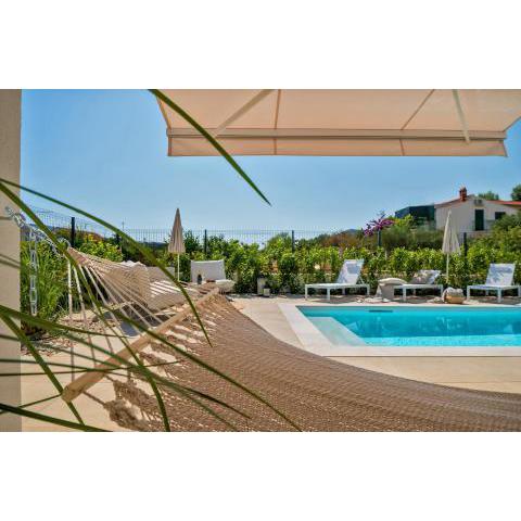 Marula holiday home - with heated pool