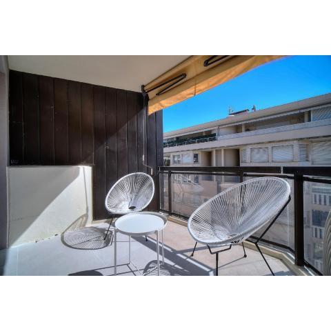 REF 1745 - Cannes City Center - Clear sea view - Renovated studio