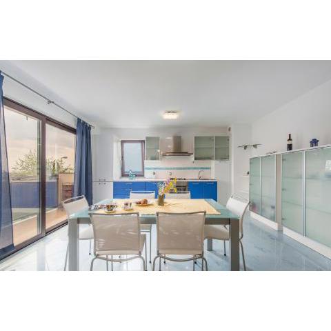 Spacious 3BDR Sea View Apartment next to the Beach