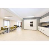 Spacious Fully Equipped 3BD 2Bath Apt in the heart of city with Balconies AC and fast WIFI #1