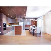 State of the art home suite with 180° panoramic lake view, pool, sauna & jacuzzi