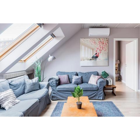 Sunny and Central Loft with Private Garage