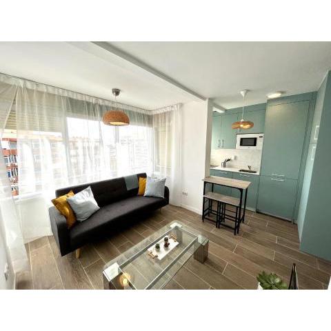 TAR11D - Estudio con Vistas al mar, Wifi, Smart TV, Fire Stick Amazon, en el Centro, a 600 metros Playa