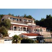 Three-Bedroom Apartment Rabac near Sea
