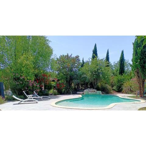 Villa avec magnifiques parc et piscine