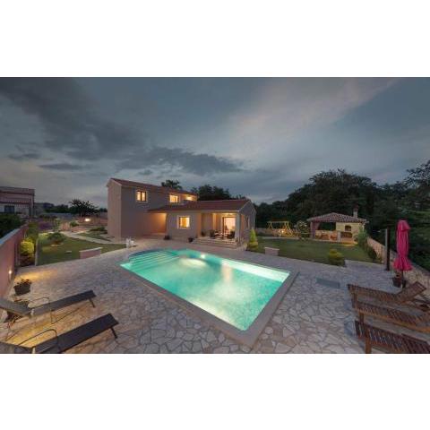 Villa Klo - with pool