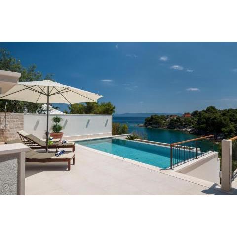 Villa Sumartin Deluxe A Stunning 4 Bedroom Villa with a Gym Just Steps to the Beach